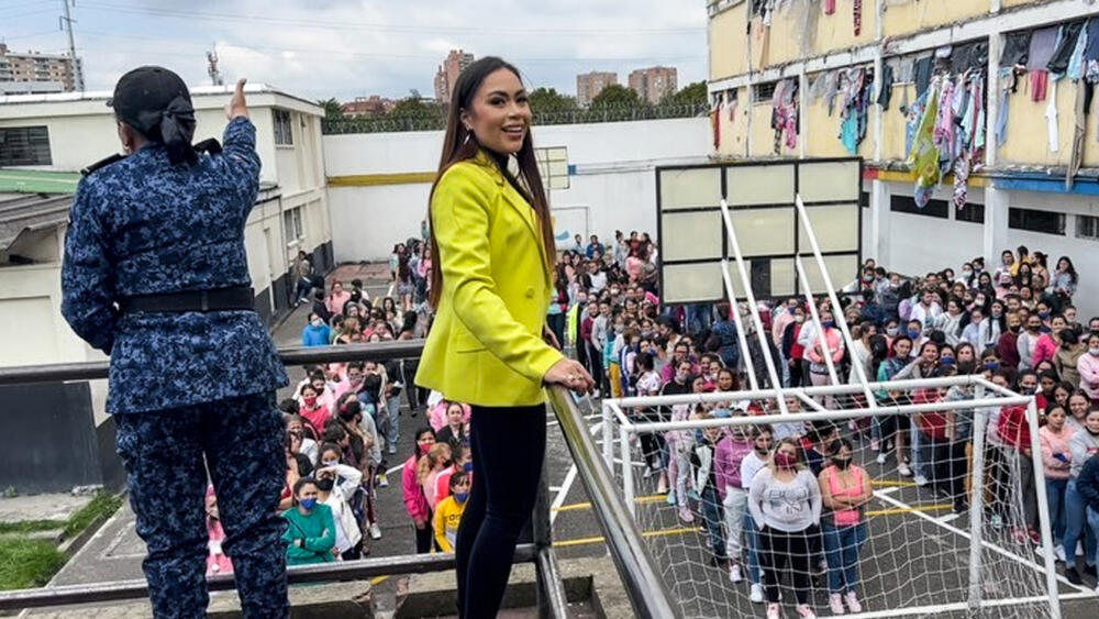 El millonario regalo que 'Epa Colombia' le prometió a una exconvicta La reconocida empresaria de keratinas, 'Epa Colombia', le prometió un costoso regalo a una mujer que acabó de salir de la cárcel.