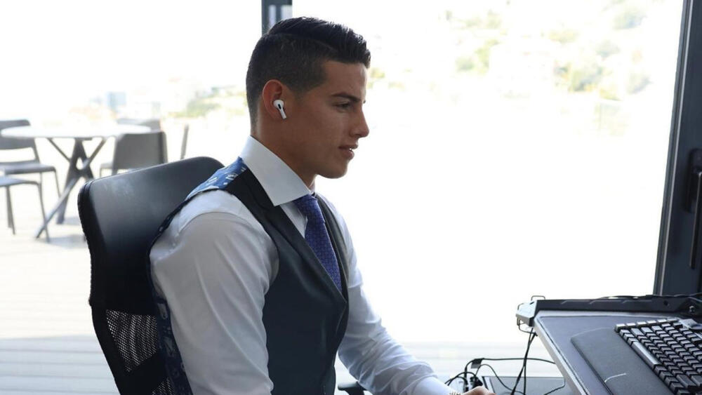 Esta es la millonaria fortuna de James Rodríguez a sus 31 años Desde hace cuatro años aproximadamente, el futbolista James Rodríguez no se destaca a nivel mundial como lo hacía en otra época, pues ahora las noticias que hay de él son más sobre sus lesiones, polémicas extrafutbolísticas y la poca continuidad en los clubes. Esta vez no es la excepción.