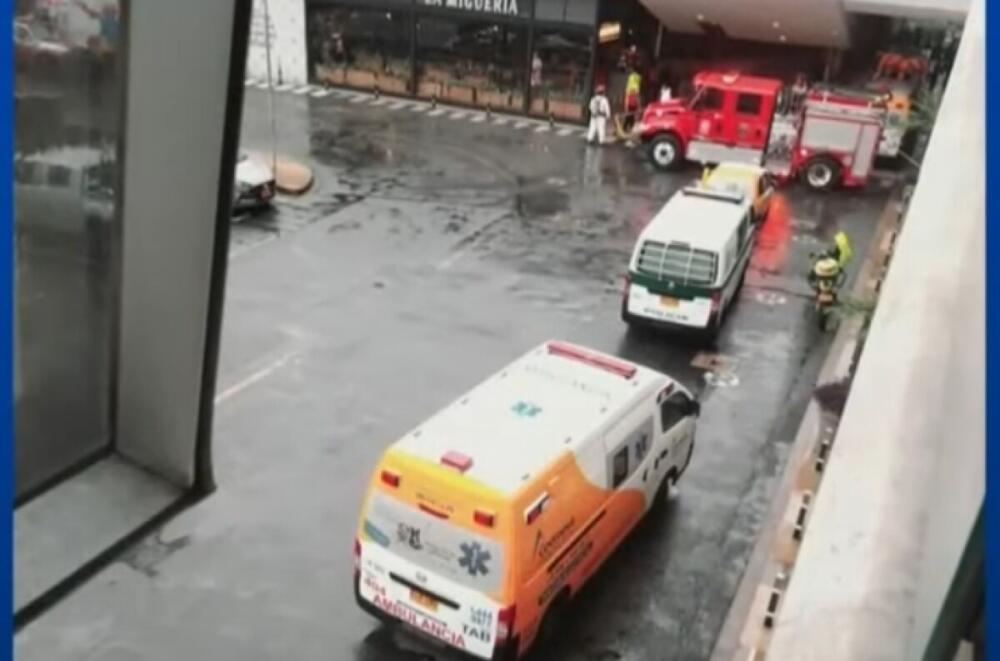 Este es el hombre que asesinó a Maryori con extraña sustancia Este era Luis Carlos Aguirre Echeverry, el sujeto de 67 años que la tarde de este miércoles 15 de marzo llegó hasta el centro comercial Mayorca, en donde trabajaba su ex pareja sentimental, Maryori Muñoz Sánchez, y le arrojó una sustancia tóxica que terminó poniéndole fin a la vida de la mujer de 40 años.