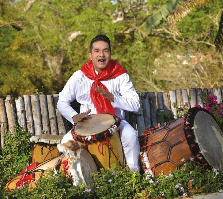 Fuertes criticas le llueven a Checo Acosta por querer lanzarse a la política 9 Fuertes criticas le llueven a Checo Acosta por querer lanzarse a la política El reconocido cantante de música folclórica Checo Acosta, le reveló a sus seguidores que le gustaría entrar a la política en el municipio de Soledad, en el Atlántico.