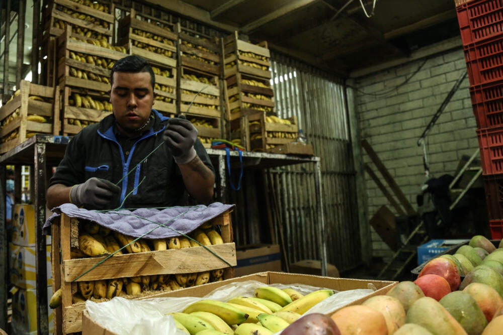 Gobierno dará créditos a quienes no tienen acceso a financiación formal El Gobierno Nacional anunció hoy que promoverá la colocación de un millón de operaciones de crédito para colombianos que no tienen acceso a financiación formal.