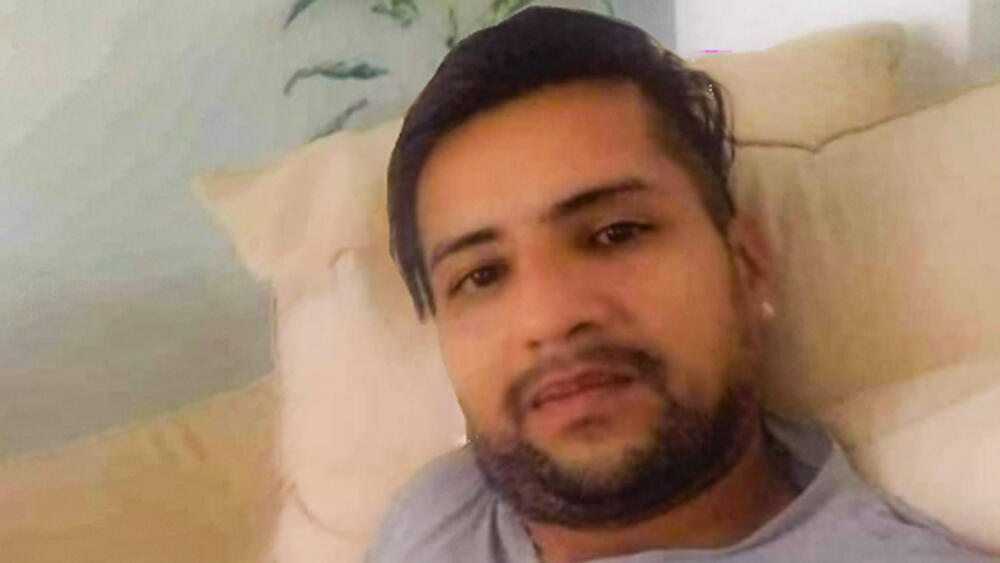 Hallan cabeza de reconocido DJ dentro de una caja La mañana de este miércoles se presentó un aterrador hallazgo en un basurero: al interior de una caja, un reciclador encontró la cabeza de un hombre, se trataba de un reconocido DJ