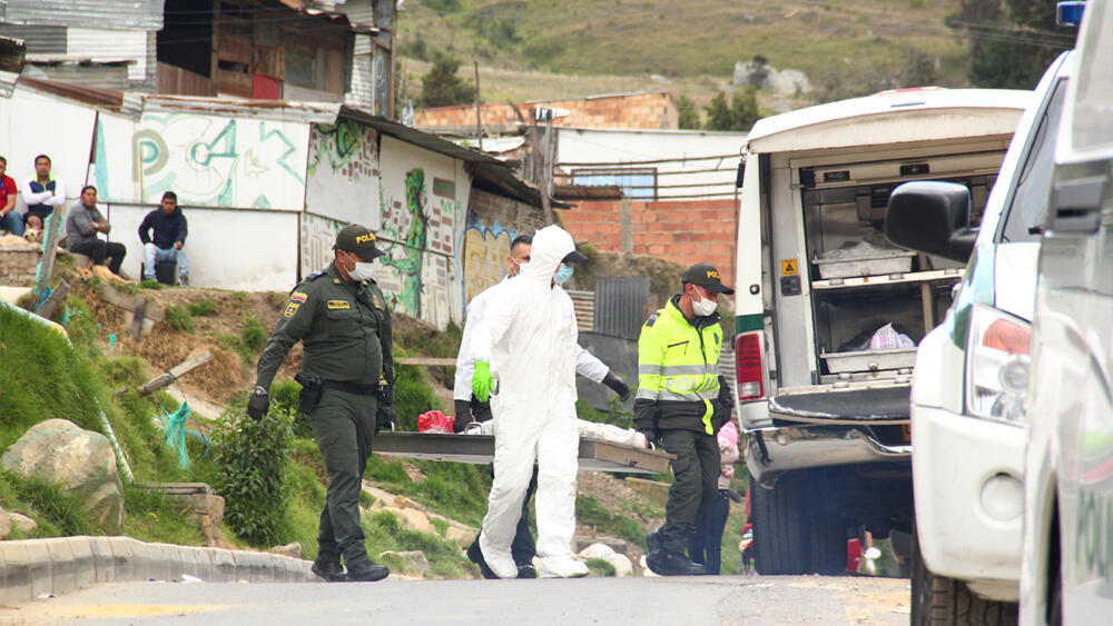 Hallan cadáver en Soacha La madrugada de este miércoles, las autoridades del municipio de Soacha se encontraban haciendo labores de registro y control en inmediaciones del barrio Barreno, en un sector de invasión conocido como El Progreso. Eran las 2:50 de la mañana.