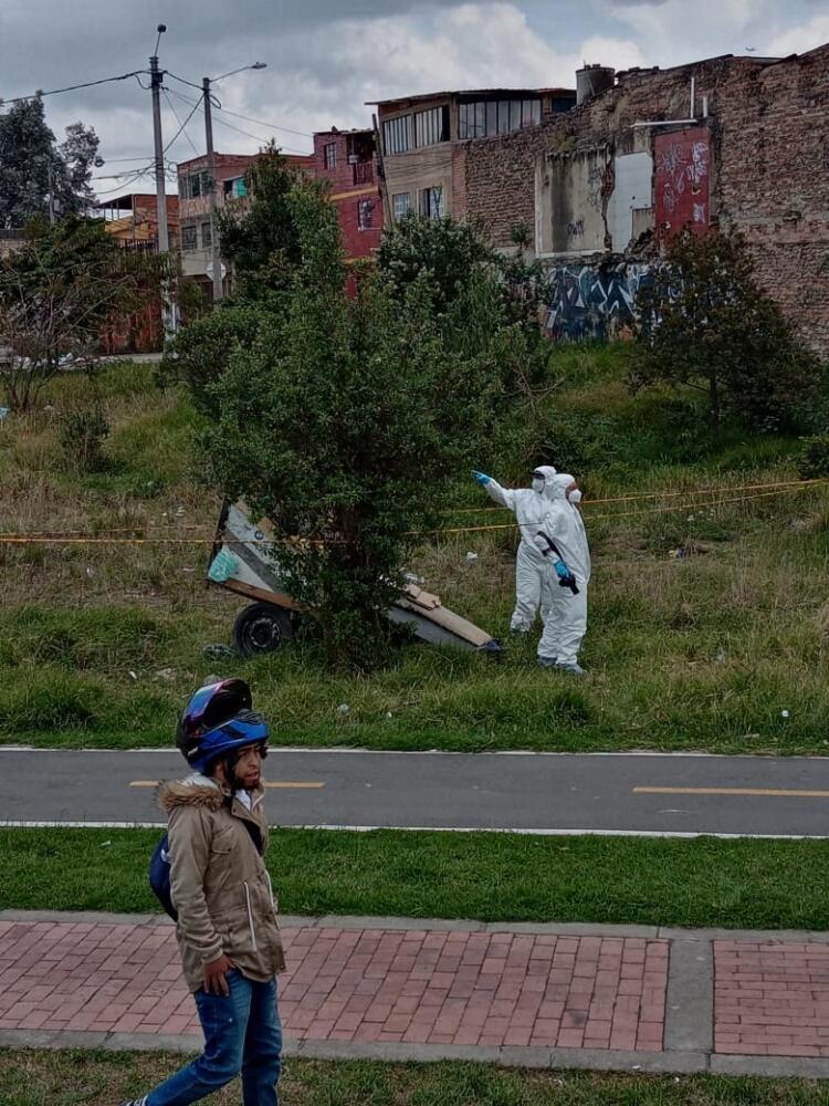 Hallan cuerpo abandonado en Tunjuelito: presenta signos de tortura 1 Hallan cuerpo abandonado en Tunjuelito: presenta signos de tortura Los habitantes del barrio Abraham Lincoln de la localidad de Tunjuelito, al sur de la capital, se encuentran consternados por el hallazgo de un cuerpo en una de sus calles, el cual presentaba signos de tortura y estaba amordazado.