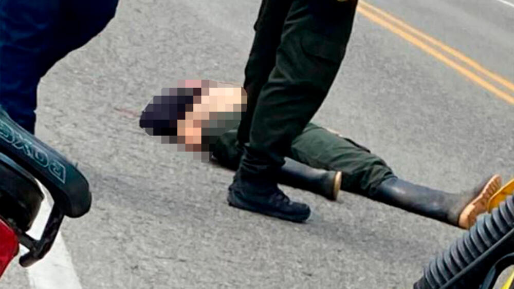 Hallan cuerpo de alias 'Siopas': lo arrojaron desde un carro En la vía que comunica a Dabeiba con Uramita, en Antioquia, fue hallado el cadáver de un hombre. Se trataría de Wilmer Antonio Giraldo Quiroz, más conocido como alias 'Siopas', el segundo al mando del peligroso cartel del narcotráfico 'Clan del Golfo'.