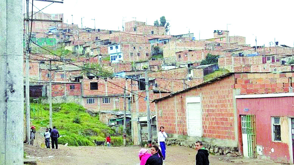 Pillos hirieron a Javier en Soacha Por querer recuperar el celular que le hurtaron a su pareja sentimental, un hombre fue impactado de bala por un pillo en el barrio La Capilla de Cazuca, en Soacha.