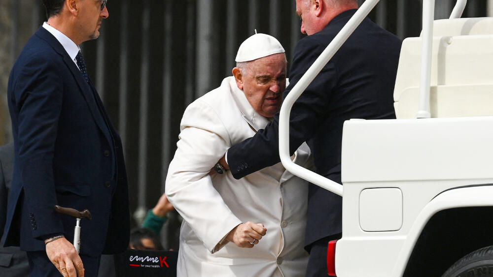 Hospitalizan al Papa Francisco en Roma El Papa Francisco, de 86 años, fue internado este miércoles en un hospital de Roma para un "control médico programado", informó el Vaticano en un breve comunicado, lo que desata interrogantes sobre las verdaderas condiciones de salud del pontífice argentino.