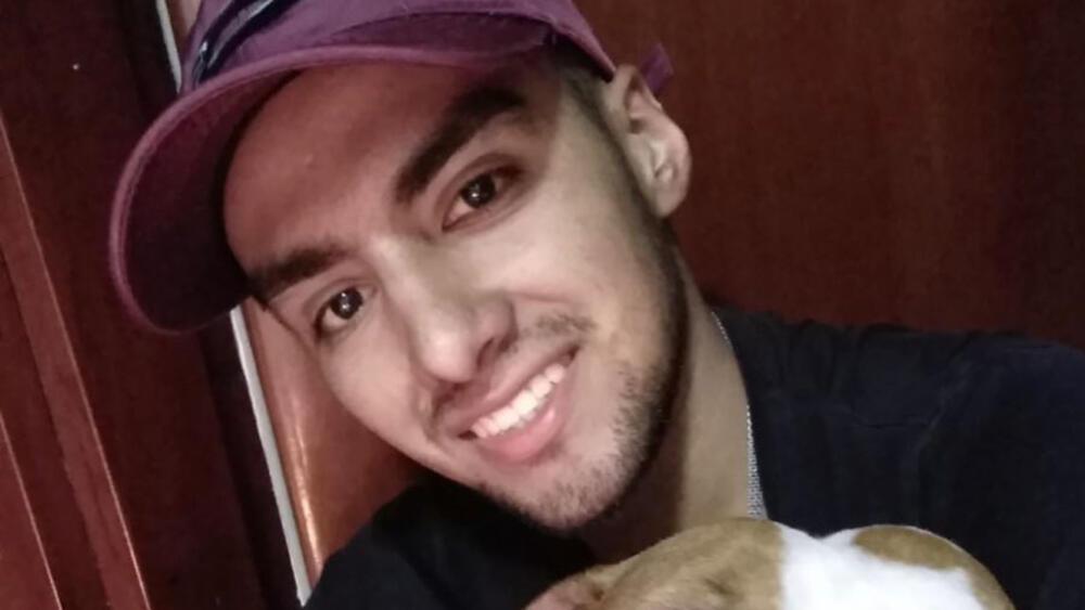 La trágica travesía de Julián en México La tarde de este martes la Cancillería colombiana en México confirmó que entre las 39 víctimas mortales que dejó el incendio ocurrido en un centro de migración ubicado en Ciudad Juárez, en el estado de Chihuahua, se encontraba Julián David Villamil Arévalo, joven colombiano residente en Bogotá que falleció mientras trataba de cruzar la frontera para llegar a los Estados Unidos.
