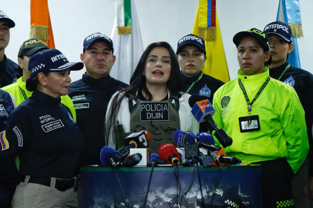 Las costosas prendas con las que aterrizó en Colombia Aída Merlano Tras la llegada a Aída Merlano a Colombia, después de haber sido deportada de Venezuela, ha llamado mucho la atención la costosa vestimenta que portaba la excongresista.