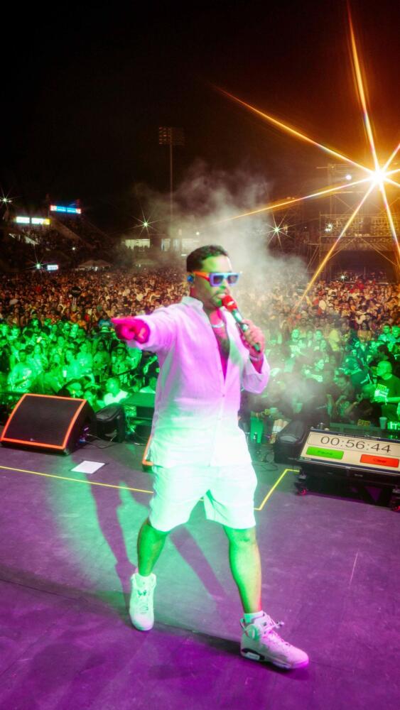 Le llueven críticas a Zion por concierto: dicen que estaba drogado Durante este fin de semana se llevó a cabo el evento 'Choli se muda a Medellín', en el estadio Atanasio Girardot de Medellín, en donde se presentaron varios artistas, entre ellos el dúo de reguetoneros Zion & Lenox, los cuales llamaron bastante la atención.