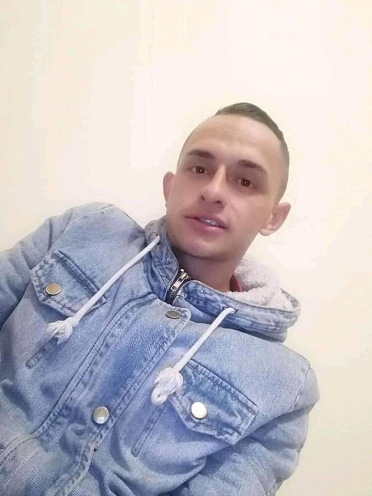 Lo asesinaron con palos y piedras en Soacha Un joven de 25 años fue la víctima de un ataque realizado por dos mujeres y un hombre, en el barrio Llanos, del municipio de Soacha.