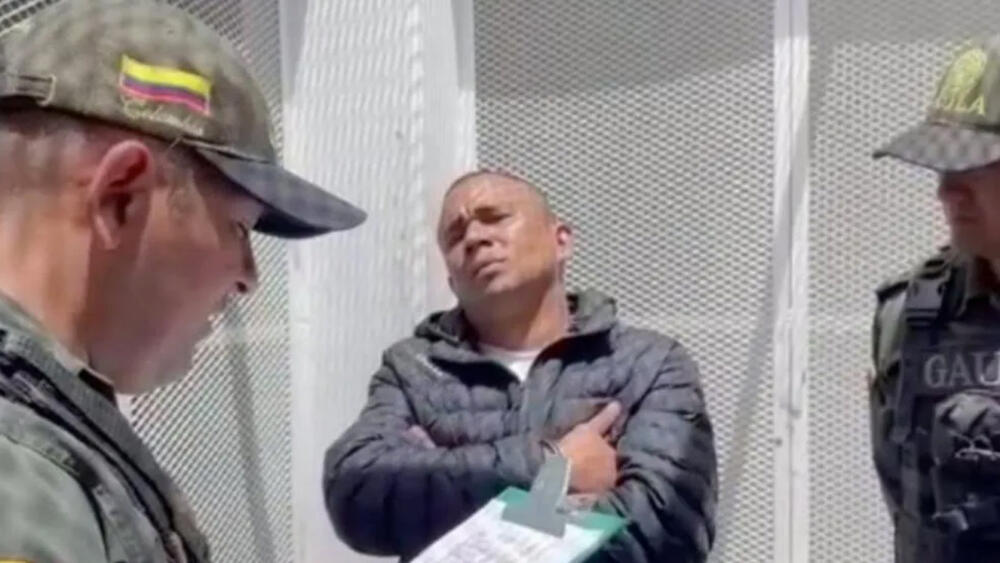 Madre de 'El Negro Ober' reveló cómo su hijo se volvió criminal En los últimos días Ober Ricardo Martínez Gutiérrez, conocido con el alias de ‘El Negro Ober’, uno de los criminales más peligrosos del caribe colombiano y señalado de ser el cabecilla de 'Los Rastrojos Costeños', ha dado mucho de qué hablar por su comportamiento dentro de las cárceles donde ha estado recluido.