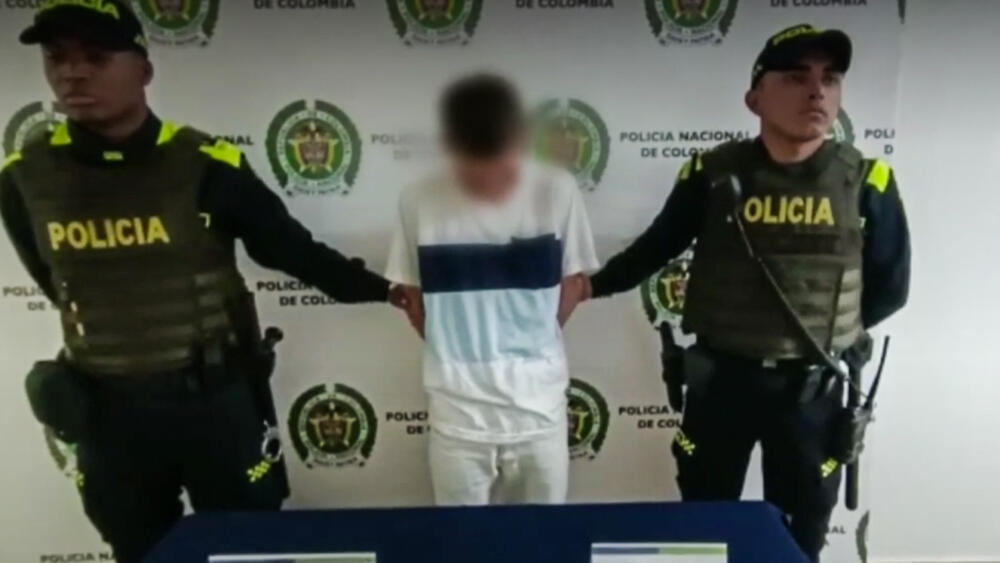 Militar le disparó a tres delincuentes que iban a robarlo en Modelia La noche de este martes 14 de marzo, un militar que se encontraba tomando unos días de descanso en Bogotá, fue víctima de un intento de hurto en una esquina del barrio Modelia, en la localidad de Fontibón.