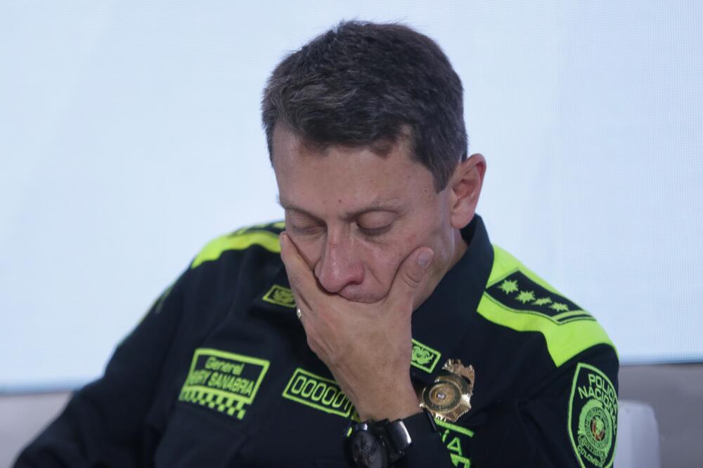 MinDefensa verificará si creencias religiosas del general Sanabria influyen en manejo de la Policía Por cuenta de una entrevista el general Henry Sanabria, director de la Policía Nacional, el ministerio de Defensa confirmó que verificará si las creencias religiosas del uniformado pueden estar influyendo en las decisiones que se toman al interior de la institución.