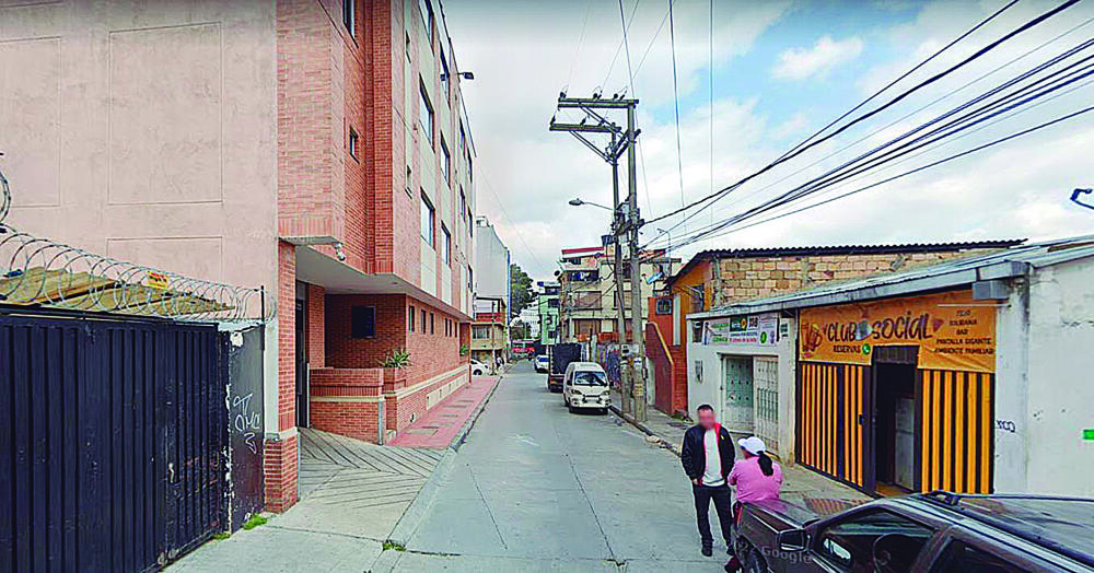 Misteriosa muerte dentro de hotel de Suba 1 Misteriosa muerte dentro de hotel de Suba David Alejandro Páez González falleció de manera misteriosa dentro de la habitación de un hotel en la localidad de Suba. Su muerte que tiene un mar de interrogantes se encuentra en manos del CTI, quienes adelantan las averiguaciones para poder esclarecer exactamente qué fue lo que ocurrió dentro de una de las habitaciones del lugar.