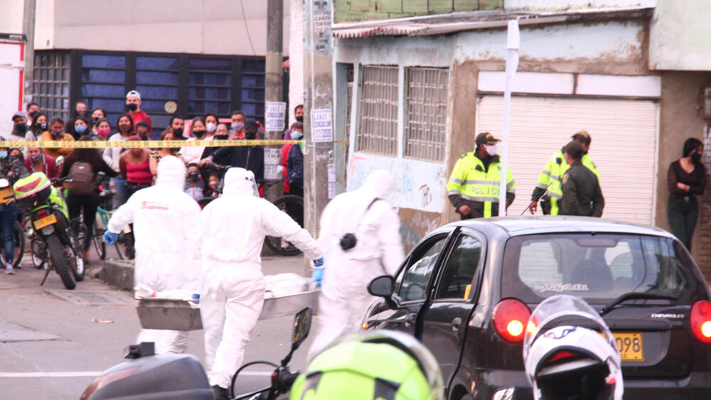 Misteriosa muerte dentro de hotel de Suba 7 Misteriosa muerte dentro de hotel de Suba David Alejandro Páez González falleció de manera misteriosa dentro de la habitación de un hotel en la localidad de Suba. Su muerte que tiene un mar de interrogantes se encuentra en manos del CTI, quienes adelantan las averiguaciones para poder esclarecer exactamente qué fue lo que ocurrió dentro de una de las habitaciones del lugar.