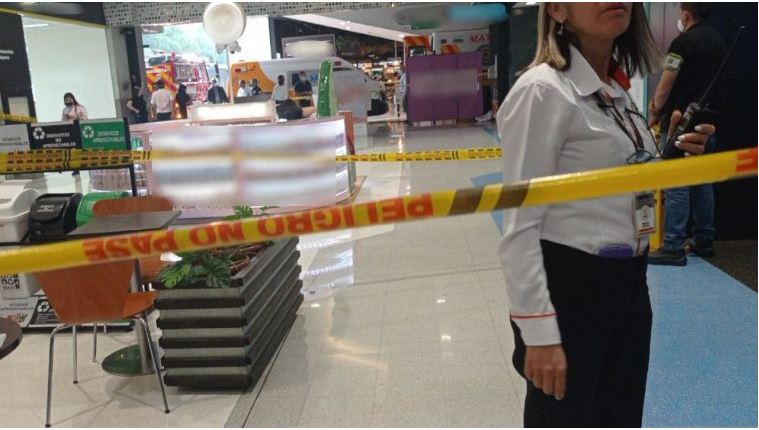 Aterrador: el extraño químico con el que hombre mató a su ex en centro comercial 1 Aterrador: el extraño químico con el que hombre mató a su ex en centro comercial Maryori Muñoz Sánchez se encontraba trabajando en el centro comercial Mayorca, cuando su expareja sentimental llegó a atacarla con un químico que terminó causándole la muerte a ambos.