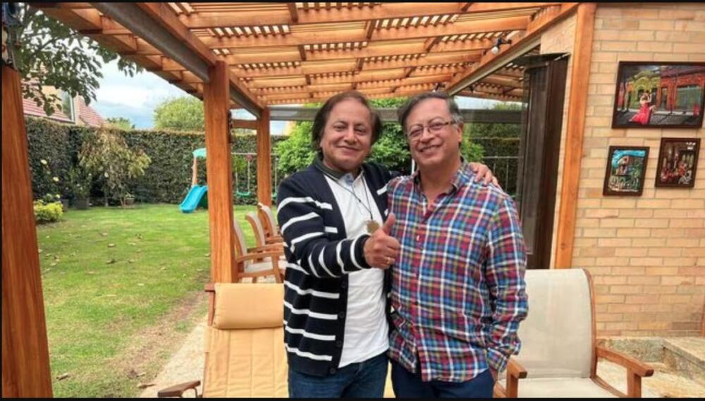 Petro pide a la Fiscalía investigar a su hermano y a su hijo El presidente Gustavo Petro le pidió a la Fiscalía que investigue a su hermano Juan Fernando Petro y su hijo Nicolás Petro si están involucrados en el escándalo de supuestos “sobornos” a “narcos” para ingresar a la 'paz total'.