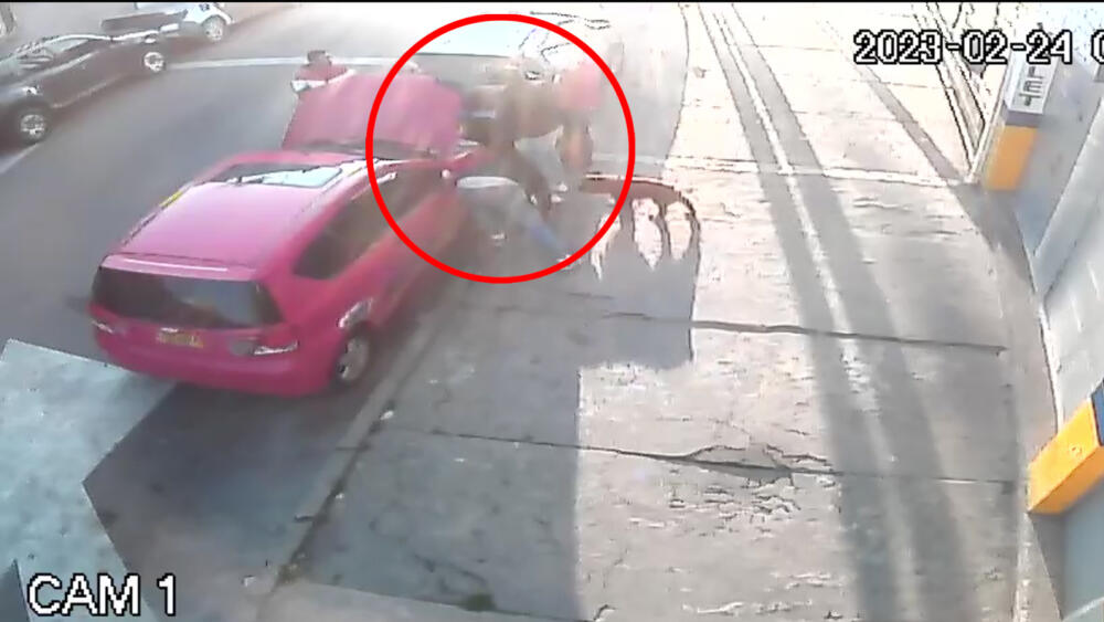 Terrible agresión por $40.000 pesos en el 7 de Agosto Jéfferson y Michael Stiven Casas denunciarón grave agresión en el barrio 7 de Agosto.