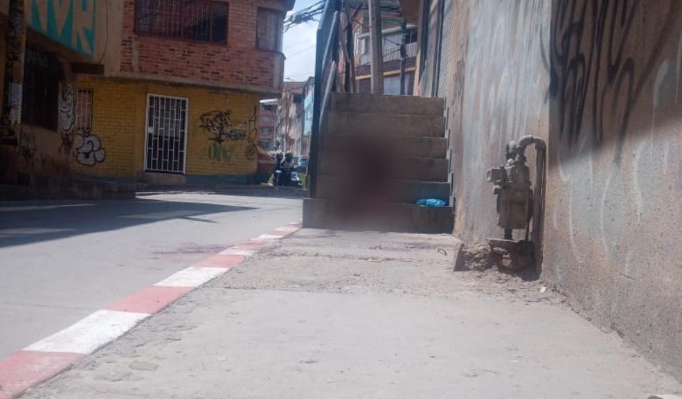 Pareja de amigas baleadas en La Estancia, Ciudad Bolivar 1 Pareja de amigas baleadas en La Estancia, Ciudad Bolivar Sucedió pocos minutos después de las 10 de la noche de este lunes. Momentos antes del ataque, las víctimas, de 18 y 31 años, se encontraban en un parque cercando. Pasadas las 9:30 de la noche decidieron irse a la Carrera 74H con Diagonal 60A Sur, en inmediaciones del barrio Las Palmas.