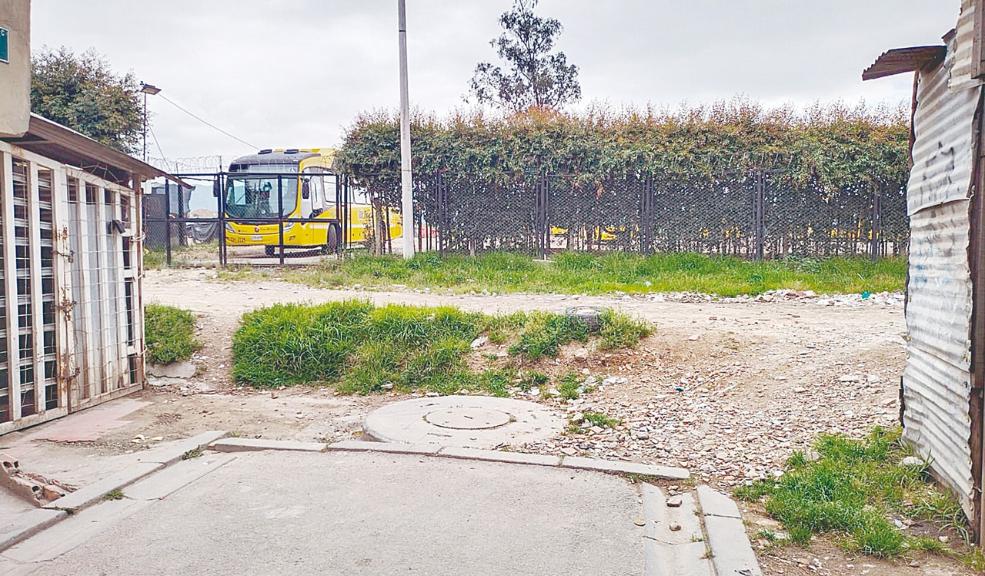 Joven falleció tras ataque a puñal en Suba La víctima de 17 años fue hallada sin vida por las autoridades en uno de los callejones del barrio Bilbao, en Suba.