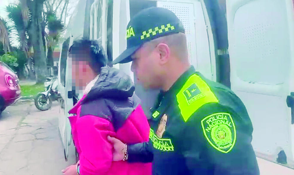 Puñalada mortal en medio de una riña en Kennedy En el barrio Floresta Sur de Kennedy un hombre perdió la vida luego de recibir un ataque a puñal en medio de una riña que se presentó en una de las vías del sector.
