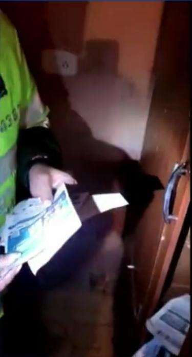 Rescatan a dos niños que fueron abandonados en un apartamento en Soacha Las autoridades rescataron a dos menores en condición de discapacidad que llevaban encerrados en un apartamento más de 24 horas: su progenitora los abandonado.