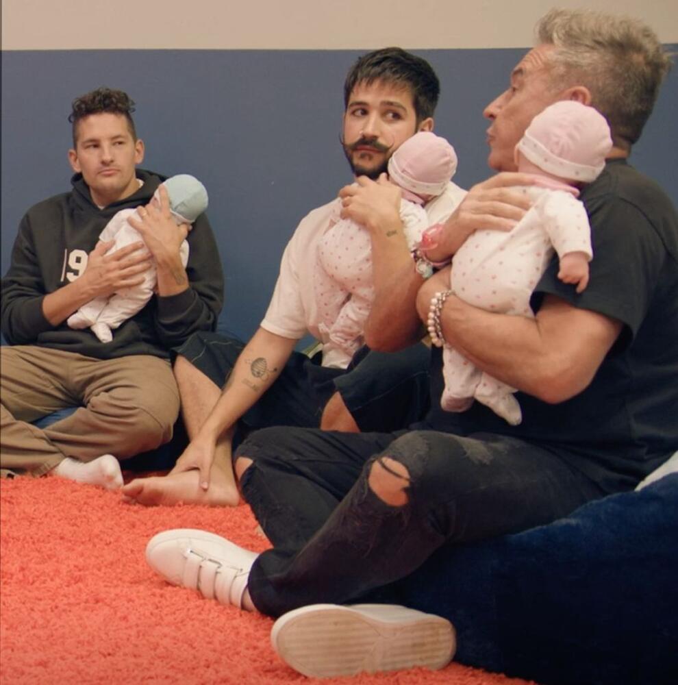 Ricardo Montaner: enfurecido por fotos filtradas de su nieta Índigo Evaluna Montaner, hija del famoso cantante Ricardo Montaner, y Camilo se convirtieron en padres por primera vez en abril del año pasado, desde entonces la atención de la familia de artistas se centró en proteger la identidad de la nueva integrante, llamada Índigo, a tal punto que tomaron la decisión de no mostrarla nunca en redes sociales.
