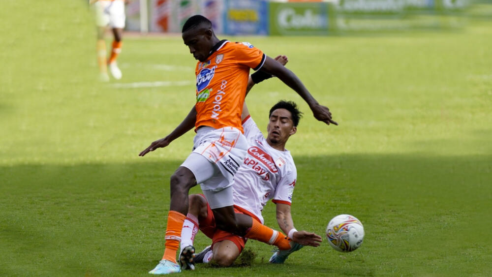 Santa Fe sumó su segunda derrota esta tarde frente a Envigado Santa Fe va de mal en peor en la Liga. Este sábado el cuadro 'Cardenal' pecó por sus falta de efectividad y desconcentración defensiva, y cayó 3-2 con el Envigado, como visitante.