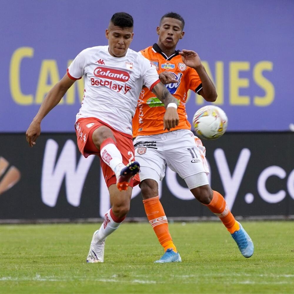 Santa Fe sumó su segunda derrota esta tarde frente a Envigado Santa Fe va de mal en peor en la Liga. Este sábado el cuadro 'Cardenal' pecó por sus falta de efectividad y desconcentración defensiva, y cayó 3-2 con el Envigado, como visitante.