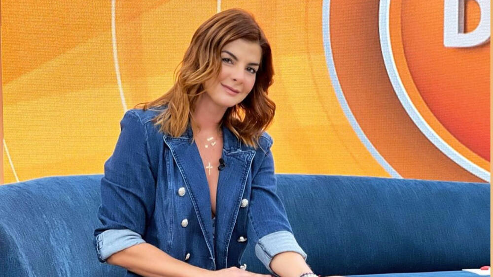Carolina Cruz vuelve a ser tendencia por su increíble comentario En el programa Día a Día, una de las producciones más vistas de Caracol televisión, la exreina de belleza, Carolina Cruz, lanzó fuertes declaraciones sobre las mujeres que se realizan el procedimiento de explantación de prótesis mamarias.