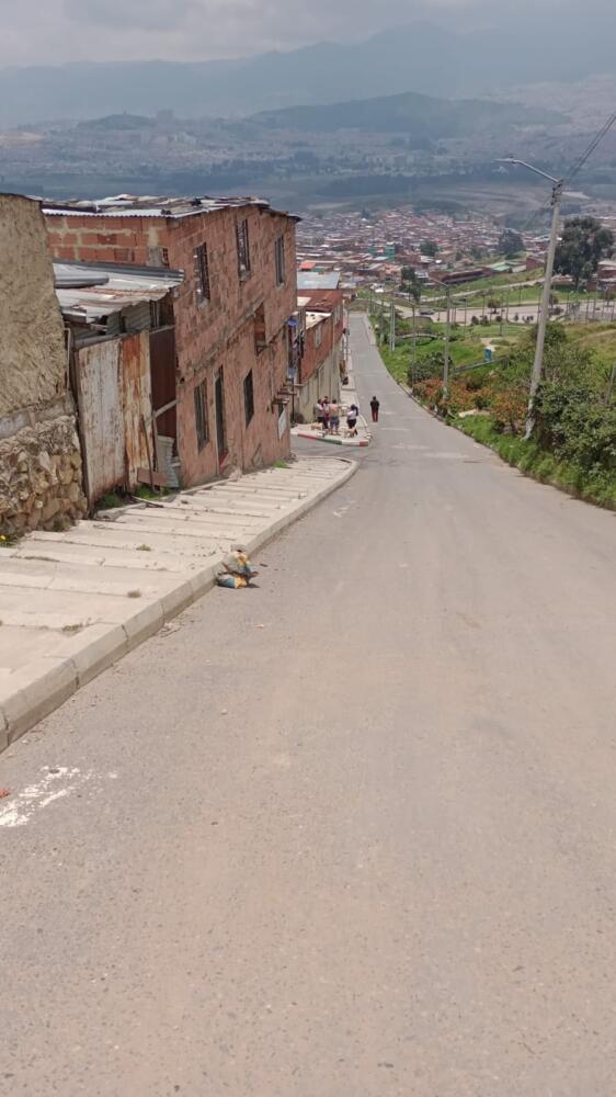 Sicarios acabaron con la vida de un hombre en Ciudad Bolívar Tres tiros le propinaron sicarios a un hombre de madrugada en el barrio Ocho de diciembre, en Ciudad Bolívar.