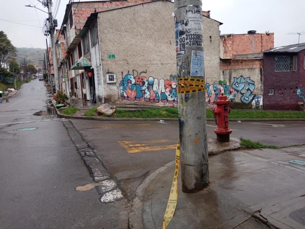 Sicarios balearon a Felipe a una cuadra de su casa 1 Sicarios balearon a Felipe a una cuadra de su casa En un estrecho callejón, en jurisdicción del barrio Perdomo, en Ciudad Bolívar, el que parecía otro tranquilo atardecer de miércoles terminó convertido en una lamentable escena del crimen. Un reconocido y querido vecino del barrio fue baleado por un sujeto que le propinó dos disparos a quemarropa.