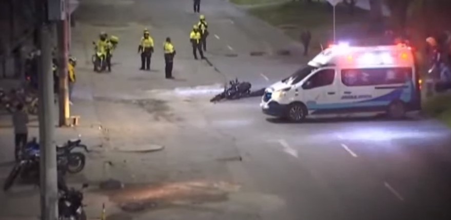 Por culpa de un hueco falleció motociclista en Kennedy 1 Por culpa de un hueco falleció motociclista en Kennedy Un hueco ocasionó el accidente de tránsito cobró la vida de un motociclista en la localidad de Kennedy la noche de este martes.