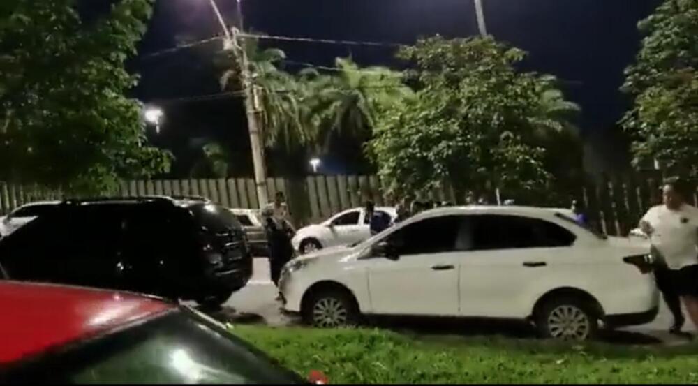 ¡Que Vergüenza! Hinchas de Millonarios protagonizaron peleas en Brasil 1 ¡Que Vergüenza! Hinchas de Millonarios protagonizaron peleas en Brasil Tremenda pelea protagonizaron los hinchas de Millonarios que viajaron a Belo Horizonte para el partido entre los 'embajadores' y Atlético Mineiro.