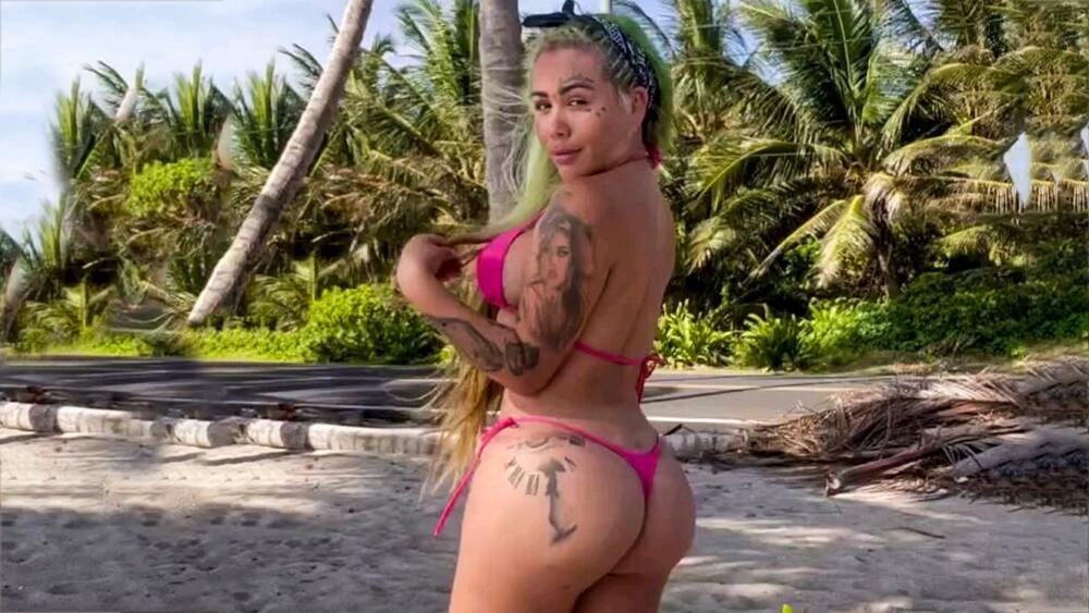 El comentario de la cola de Yina Calderón que armó polémica en redes sociales Muy cerquita se le vio a la empresaria de fajas Yina Calderón del cantante mexicano Chico Cruz, exnovio de Lina Arroyave.