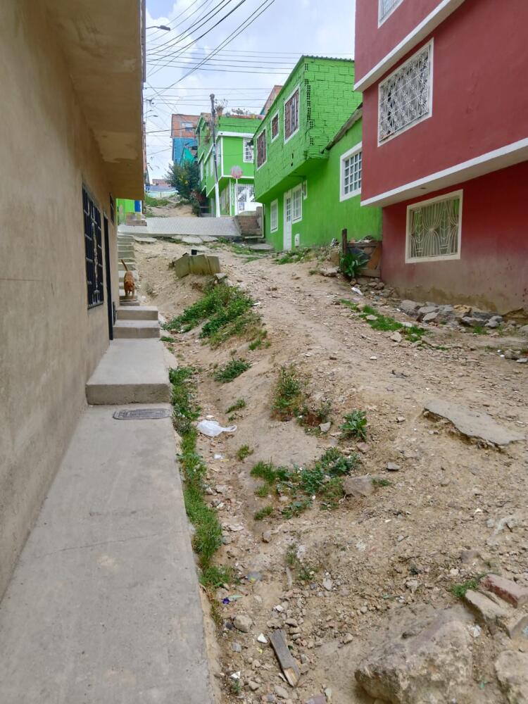 El sicario le siguió el rastro hasta Ciudad Bolívar 1 El sicario le siguió el rastro hasta Ciudad Bolívar A la víctima del crimen que se presentó este domingo en el barrio Juan Pablo II (Ciudad Bolívar) le tenían sentenciada su muerte.