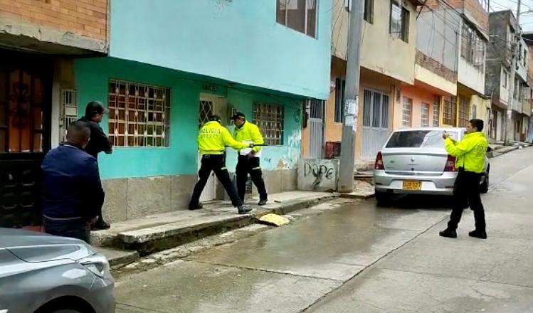 Incautan 553 kilos de marihuana que iban a ser comercializados en Bosa 1 Incautan 553 kilos de marihuana que iban a ser comercializados en Bosa La Policía Metropolitana de Bogotá, por medio de la seccional de investigación criminal (SIJIN) y la seccional de inteligencia oficial (SIPOL), adelantó un operativo contra el narcotráfico en la localidad de Bosa, límites con Kennedy, en donde se logró la incautación de 553 kilos de marihuana que iban a ser distribuidos en el sector.