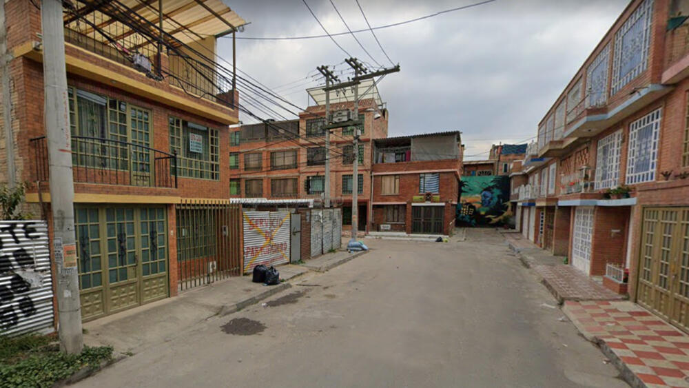 Asesinado por asfixia en medio de hurto en Mosquera En la mañana de ayer se presentó un grave hecho de inseguridad en el municipio de Mosquera (Cundinamarca) que derivó en la muerte de un hombre de 76 años, quien falleció luego de que, en medio de un hurto dentro de su propia casa, fuera atado y amordazado, lo que le habrían causado una falla respiratoria.