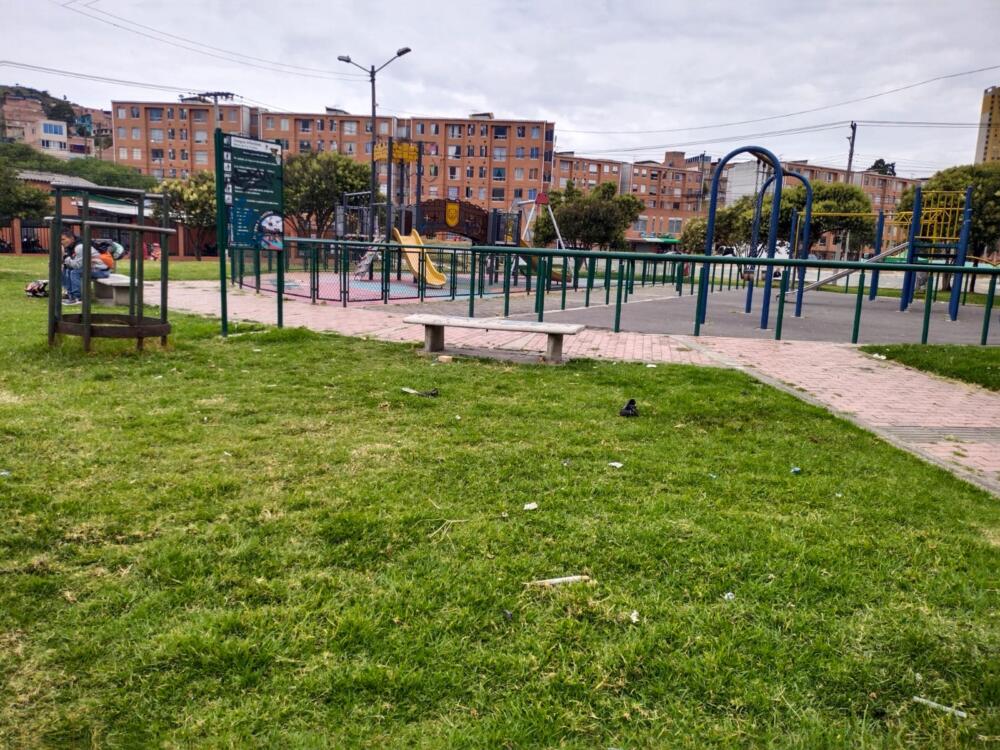 Asesinaron a menor que pillaron robando en Ciudad Bolívar 1 Asesinaron a menor que pillaron robando en Ciudad Bolívar La inseguridad no perdona ni a los adultos mayores, y muestra de ello fue el hurto que sufrió un hombre de avanzada edad, en horas de la noche del miércoles, por el barrio Casa Grande en la localidad de Ciudad Bolívar.