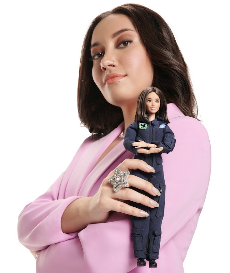 La Barbie astronauta sí existe y es inspirada en una mujer latina 4 La Barbie astronauta sí existe y es inspirada en una mujer latina Katya Echazarreta es una astronauta mexica que sirvió como inspiración a la marca Mattel para crear una Barbie como reconocimiento a las “mujeres que rompen los límites”.
