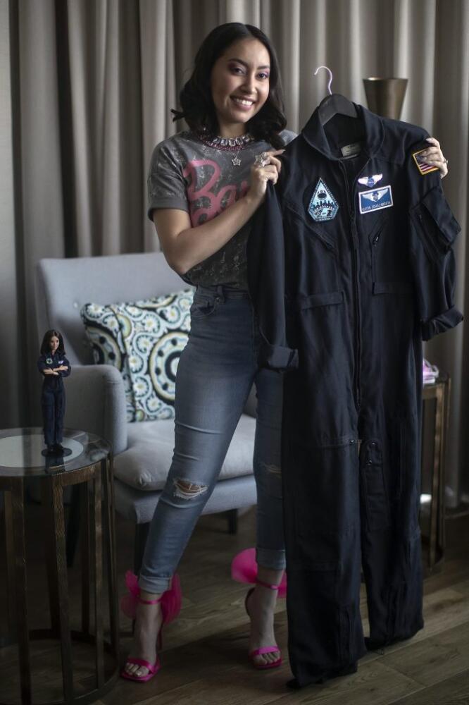 La Barbie astronauta sí existe y es inspirada en una mujer latina 1 La Barbie astronauta sí existe y es inspirada en una mujer latina Katya Echazarreta es una astronauta mexica que sirvió como inspiración a la marca Mattel para crear una Barbie como reconocimiento a las “mujeres que rompen los límites”.