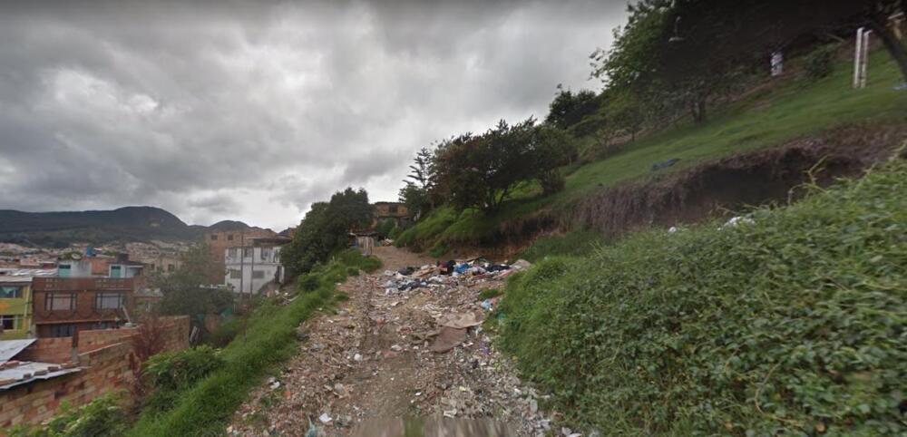 Hallan cadáver en Guacamayas, San Cristóbal 1 Hallan cadáver en Guacamayas, San Cristóbal La mañana de ayer en la parte alta de la localidad de San Cristóbal apareció el cadáver de un hombre, aparentemente de la tercera edad, en medio de una zona boscosa que parte de la comunidad ha convertido en vertedero de basuras y escombros.