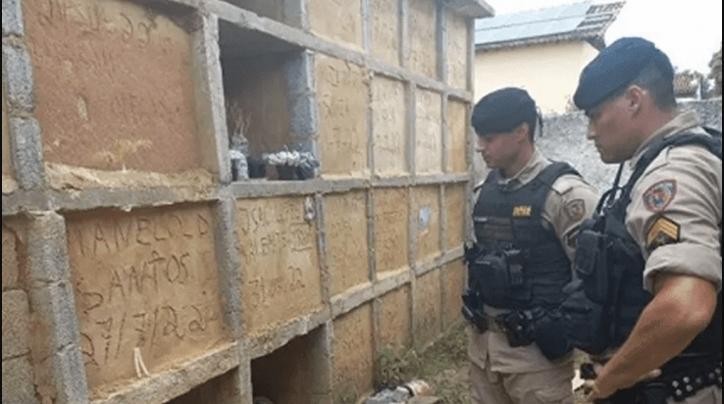 ¡De no creer! Rescatan a una mujer enterrada viva en una tumba Una mujer de 36 años fue rescatada con vida dentro de una tumba de cementerio en Brasil, donde estuvo encerrada durante unas diez horas.