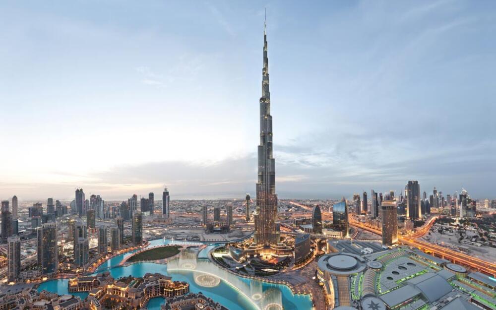 ¡Qué vértigo! Así es grabar desde el edificio más alto del mundo, ¡tiene 828 metros! La construcción más alta del mundo no deja de sorprender ni tampoco de retar a las personas que quieren estar en su cima.