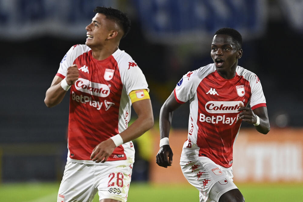 Rodallega le da triunfo agónico a Santa Fe sobre Gimnasia Esgrima, en la Sudamericana 2 Rodallega le da triunfo agónico a Santa Fe sobre Gimnasia Esgrima, en la Sudamericana En el último suspiro Santa Fe logró su primera victoria en la Copa Sudamericana. El conjunto 'Cardenal' venció 2-1 a Gimnasia Esgrima de La Plata (Argentina), en El Campín, y es parcialmente líder del grupo G con cuatro unidades.
