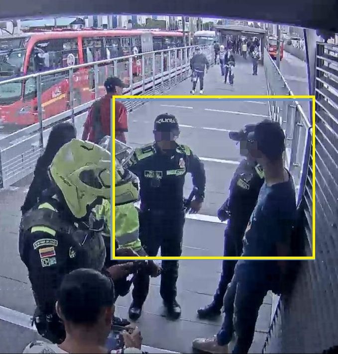Capturaron a 'Los Metaleros', temidos ladrones de TransMilenio Gracias a las labores de la Policía Metropolitana de Bogotá y el centro de control de seguridad de TransMilenio, se pudo identificar y capturar a 'Los Metaleros', un grupo de delincuentes que se dedicaban al hurto de celulares en las estaciones de Aguas y Universidades.