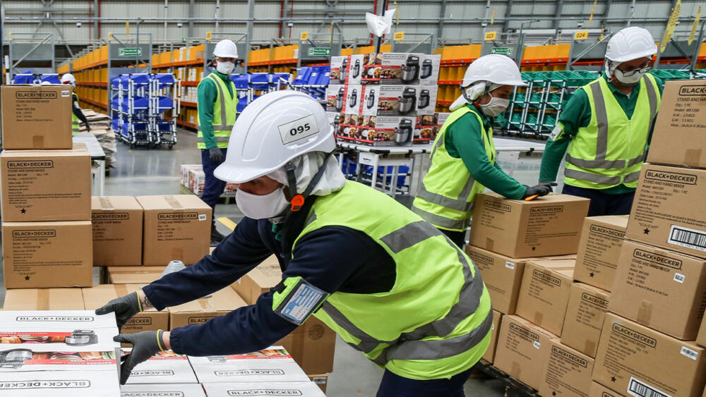 3.450 ofertas de empleo para trabajar en forma 3 3.450 ofertas de empleo para trabajar en forma Con el fin de dinamizar el acceso al trabajo y continuar con la reducción del desempleo en el país, Adecco lanzó 3.300 ofertas a nivel nacional en distintas ocupaciones y niveles ocupaciones, a las cuales es posible acceder a través de su página web.