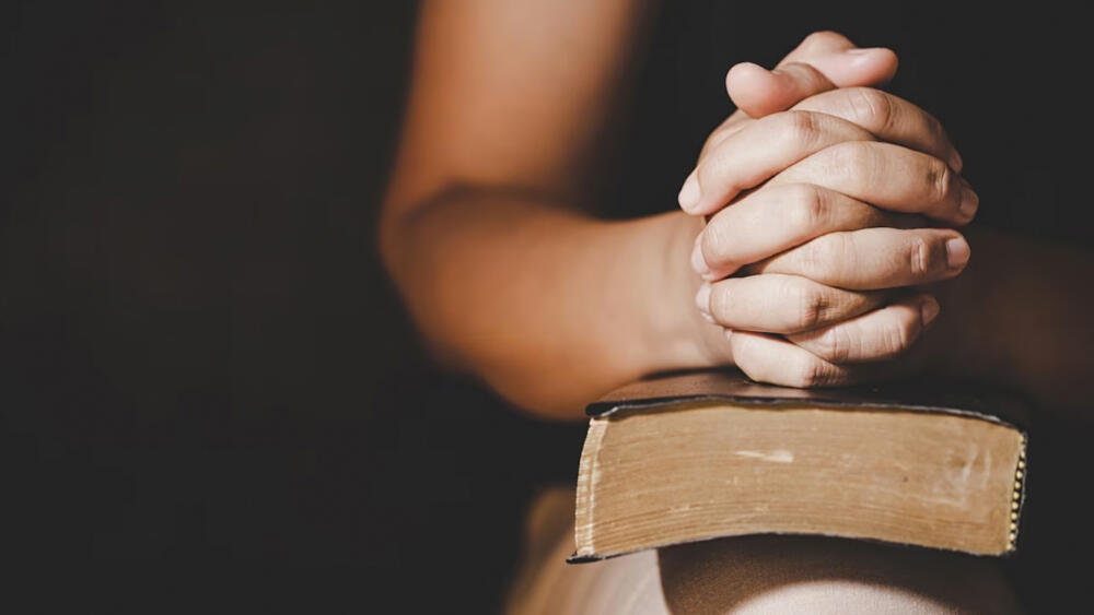 4 personas murieron después de someterse a un extremo ayuno "para encontrarse con Jesús" 1 4 personas murieron después de someterse a un extremo ayuno "para encontrarse con Jesús" Además de las 4 personas que murieron, otras 11 permanecen hospitalizadas por participar del mismo ayuno.
