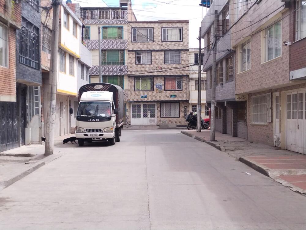 A bala asesinaron a un hombre en Suba 1 A bala asesinaron a un hombre en Suba Sicarios atacaron un local comercial en Suba. La balacera dejó una persona fallecida.